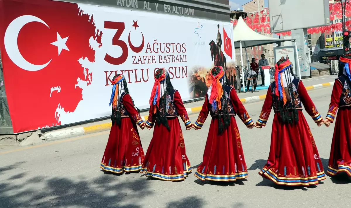 Van’da 30 Ağustos Zafer Bayramı Coşkuyla Kutlandı