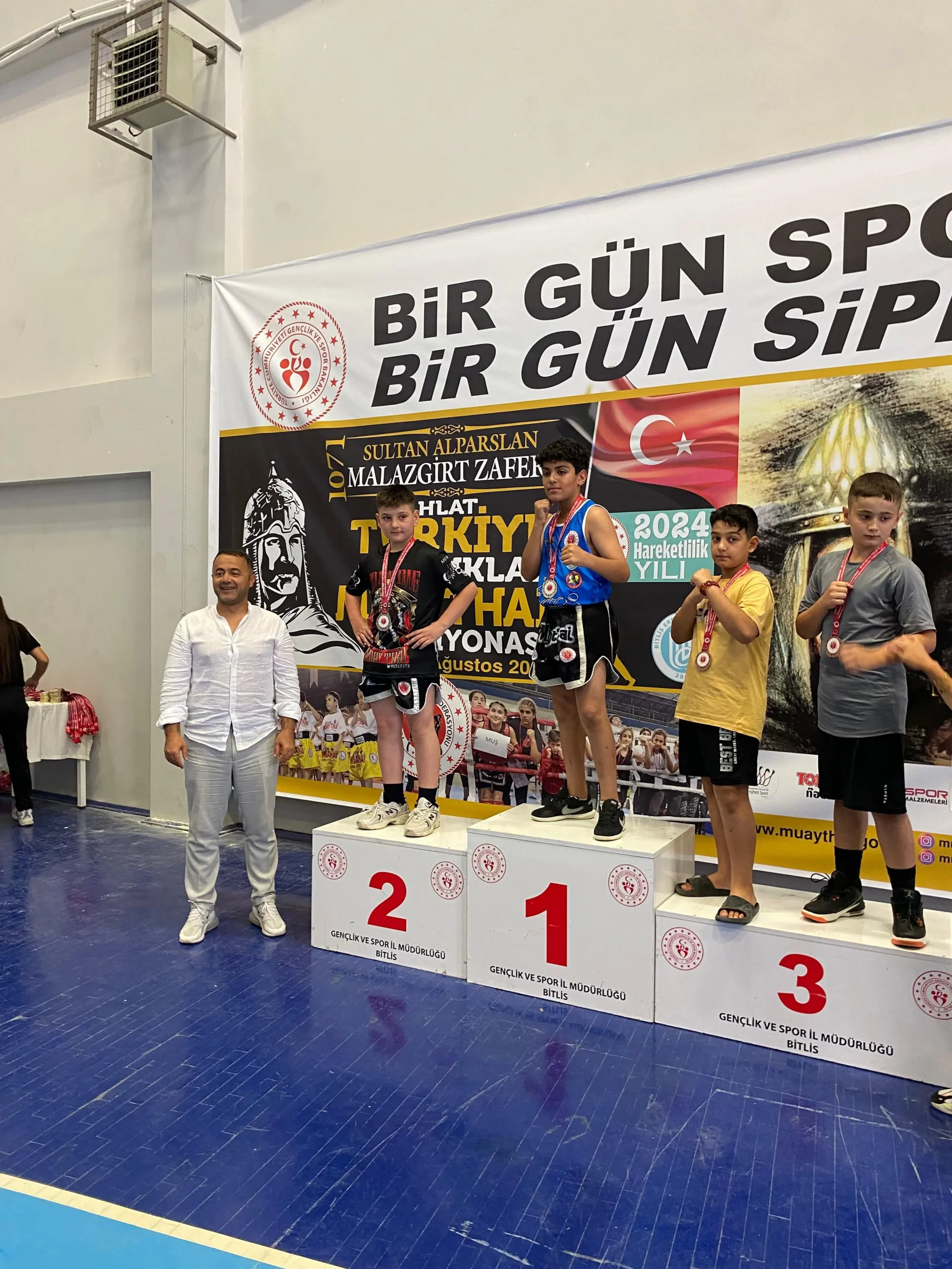 Van'a Türkiye Muay Thai Şampiyonası'ndan Gümüş Madalya
