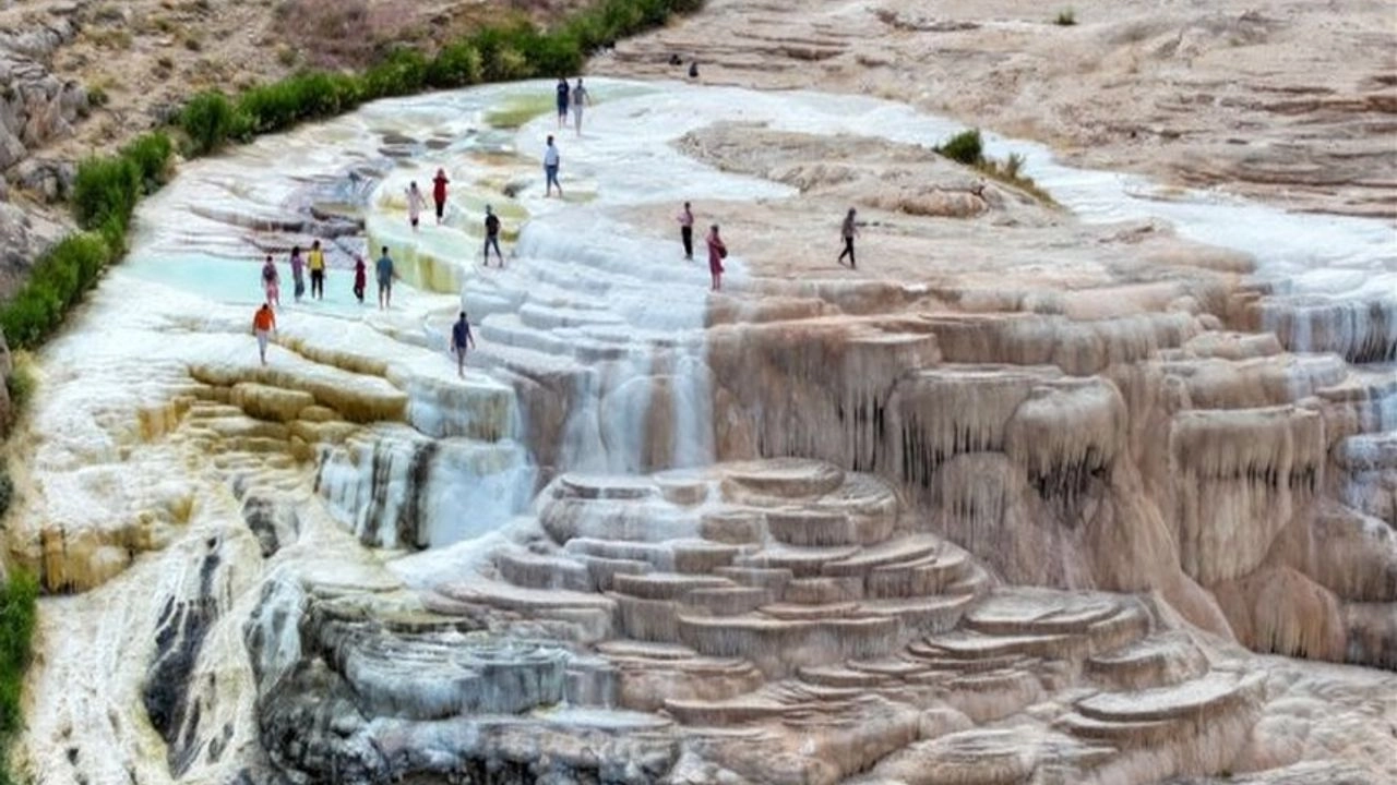 Van'ın Saklı Cenneti: Başkale Travertenleri Turizmin Gözdesi Oldu