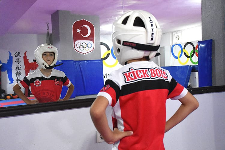 6 Yaşındaki Ahmet Batur İnan, Kick Boks Dünya Kupası Şampiyonu Oldu
