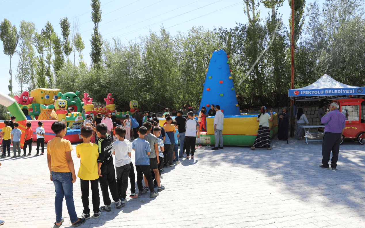 İpekyolu Çocuk Şenliği Coşkuyla Devam Ediyor
