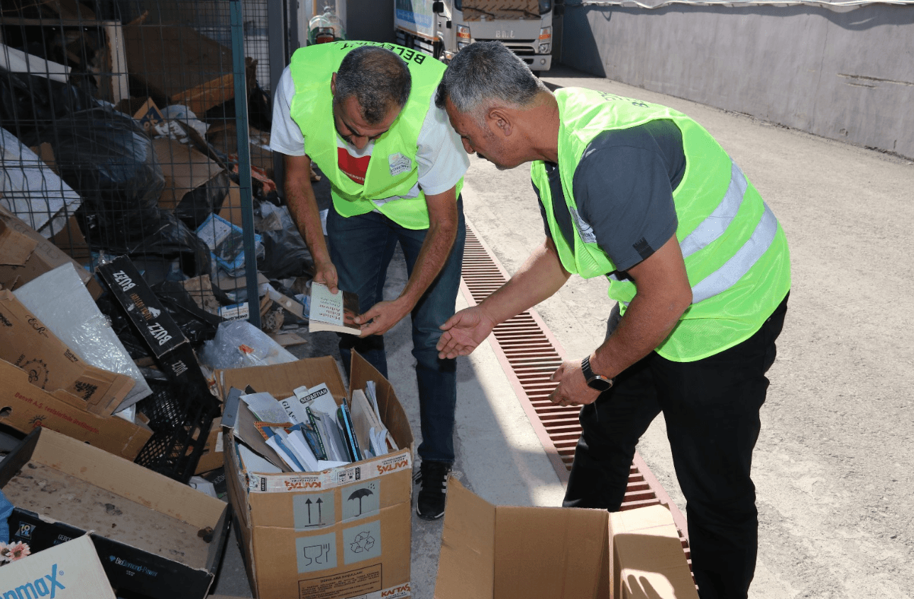 Çöpe Atılan Kitapları, Belediye Yeniden Kazandırdı