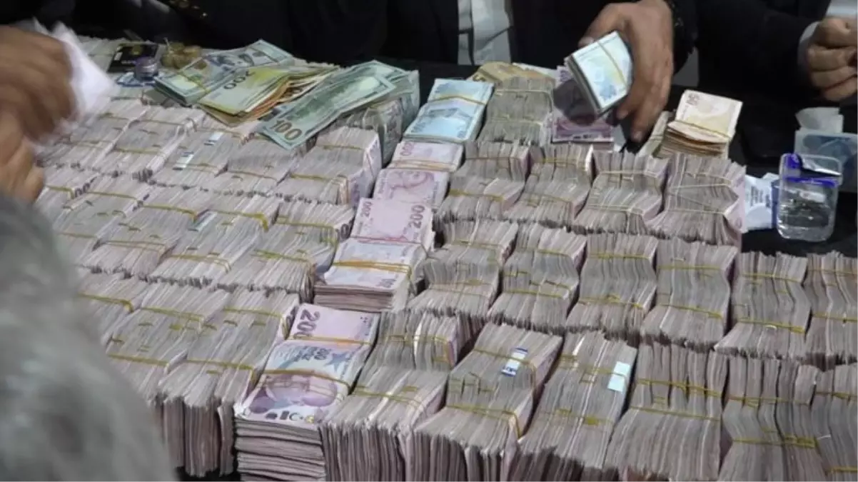 Van’da Görkemli Düğün: Geline 2 Kilo Altın, Damada 15 Milyon TL Takıldı