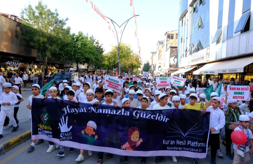 Van’da “Hayat Namazla Güzeldir” Programı Gerçekleştirildi