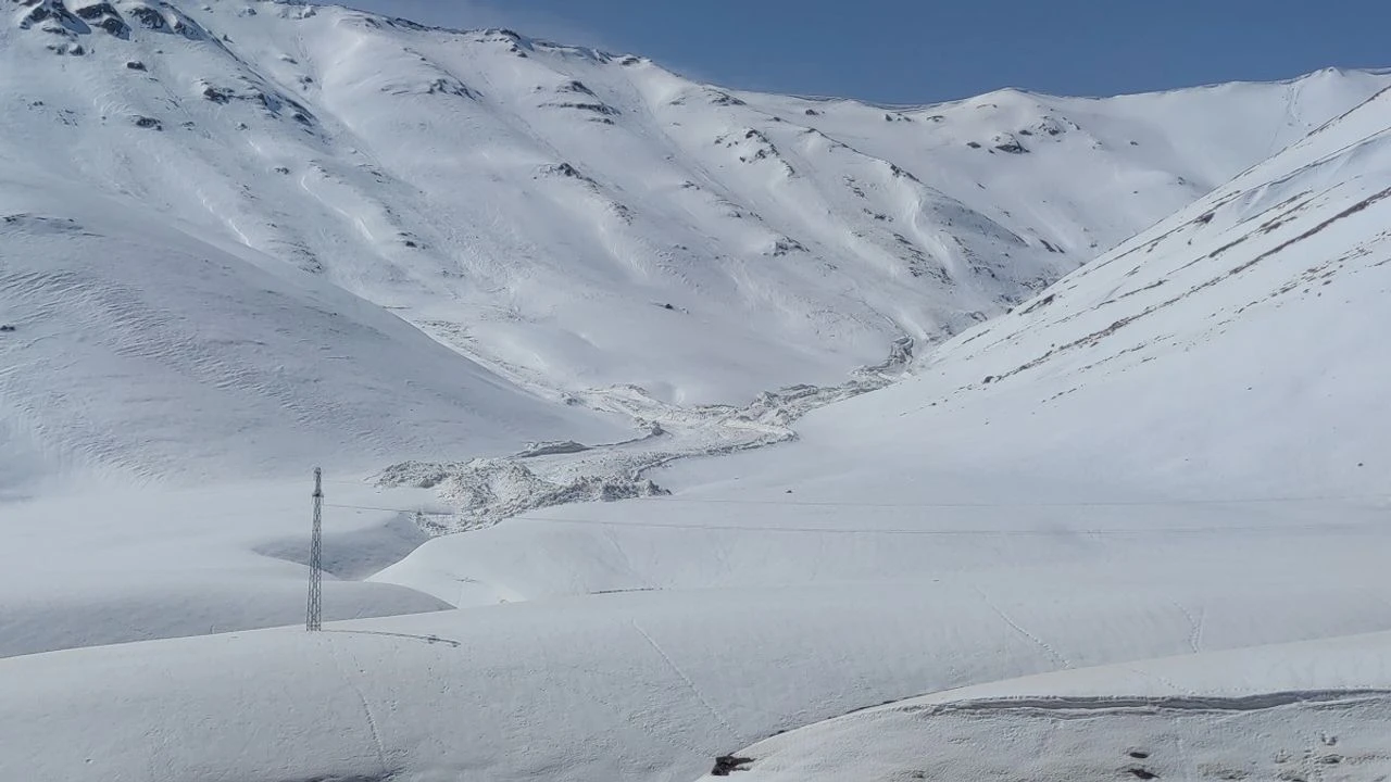 Van’da 158 Yerleşim Yerinin Yolu Kar Nedeniyle Kapandı