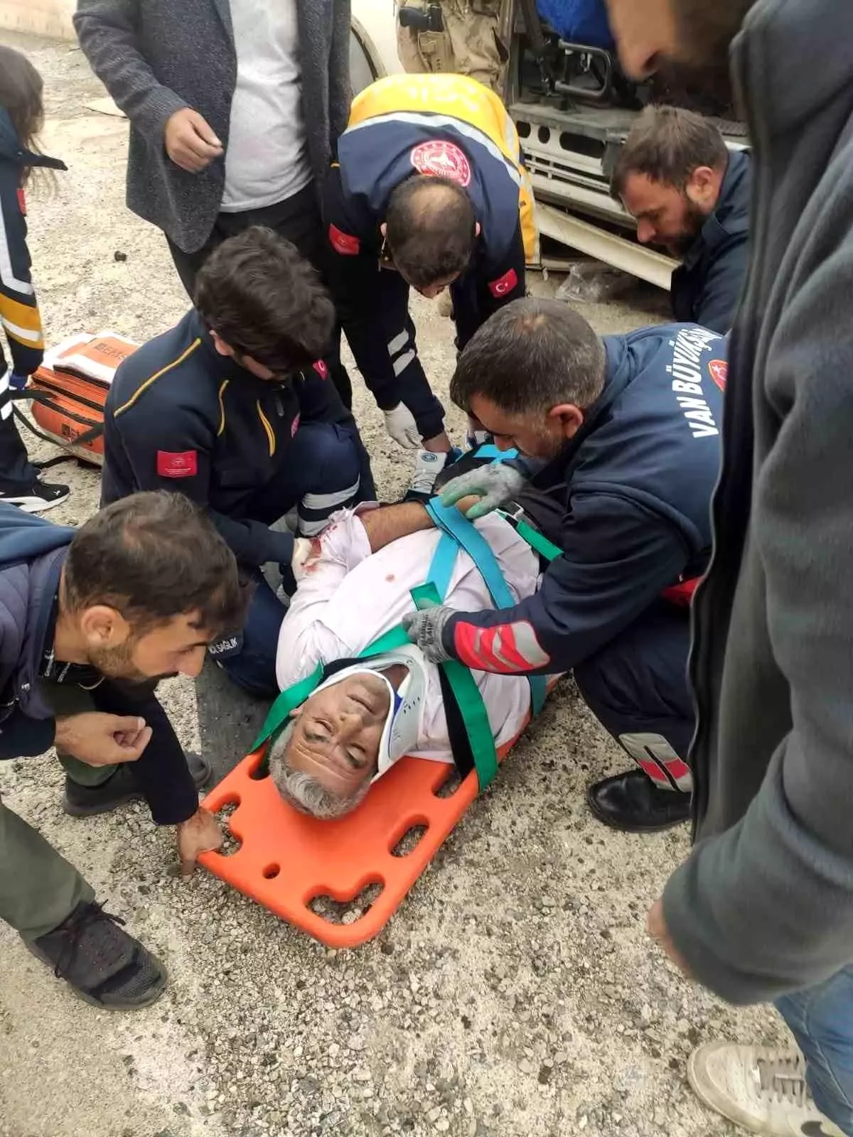 Saray’da Minibüs Kazası: Sürücü Hayatını Kaybetti