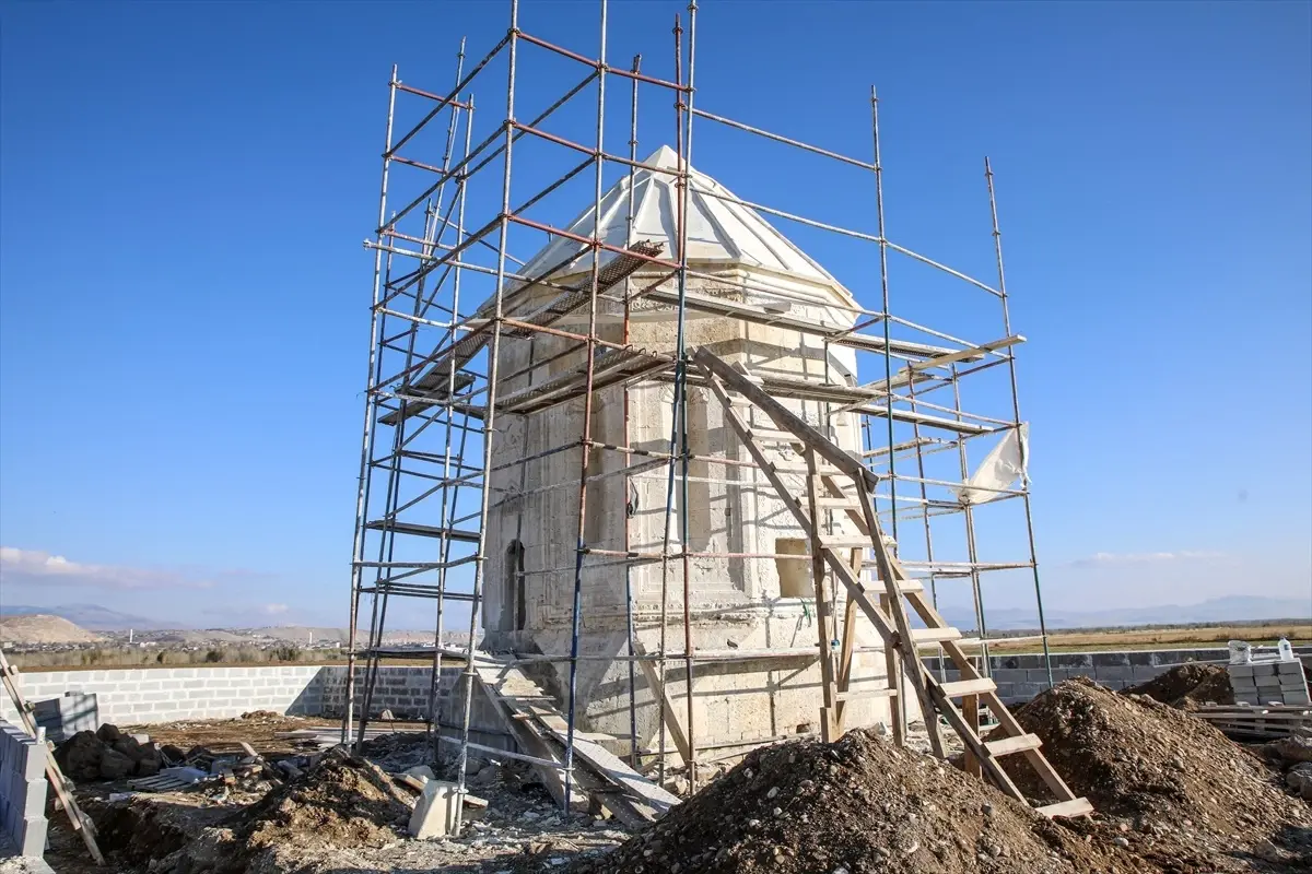 Erciş’teki 15. Yüzyıl Mirası Kara Yusuf Bey Kümbeti Restorasyonunda Sona Gelindi