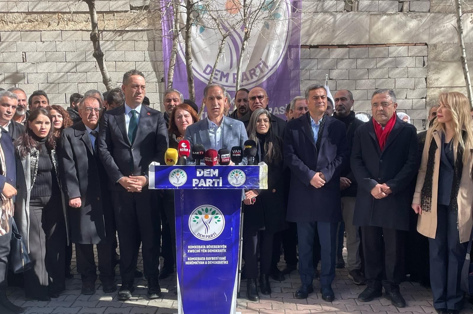 CHP Heyeti Van’da: “Kayyımı Kabul Etmeyeceğiz”