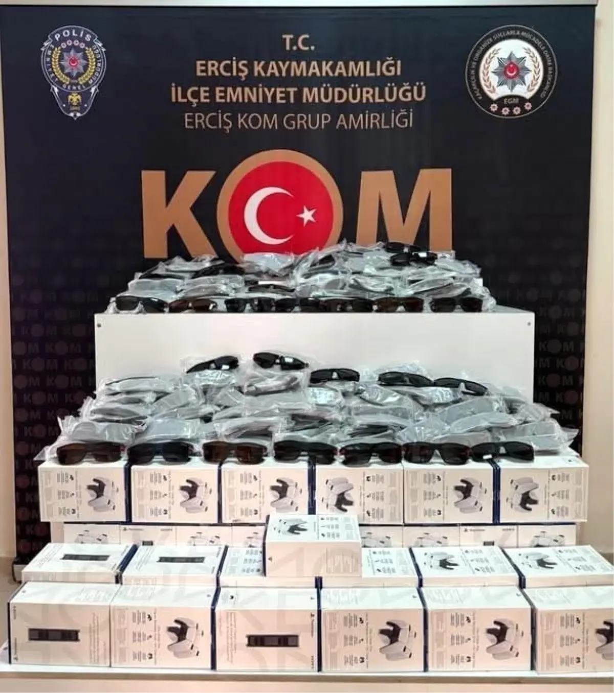 Erciş'te Gümrük Kaçağı Malzeme Ele Geçirildi