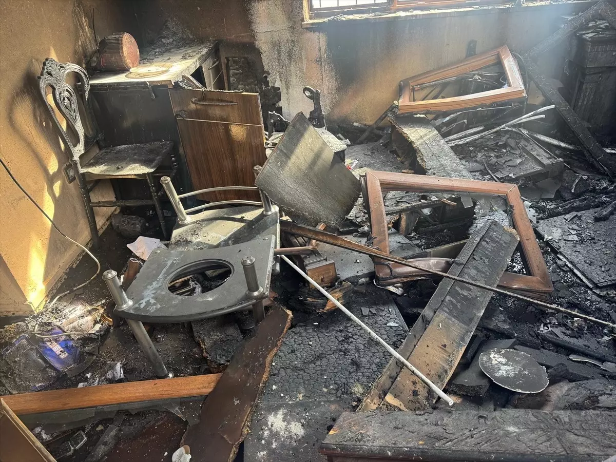 Van'da İzinsiz Gösterilere Katılan 50 Kişi Tutuklandı