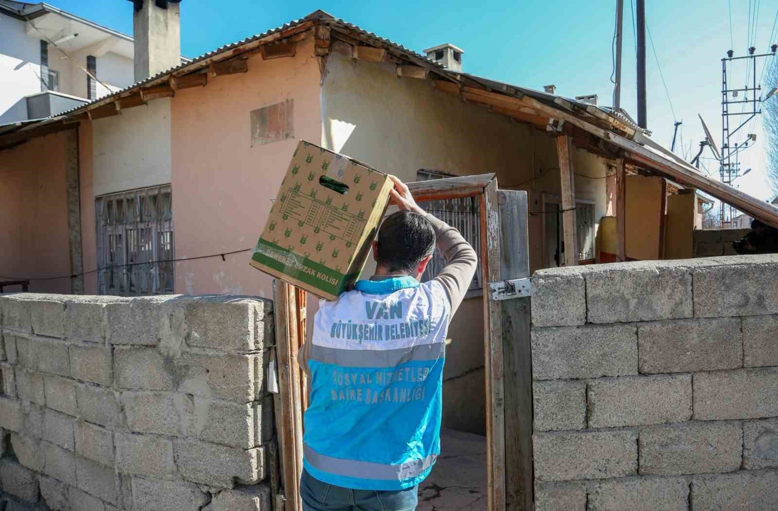 Van Büyükşehir Belediyesi'nden 13 Bin Ramazan Kolisi Yardımı!