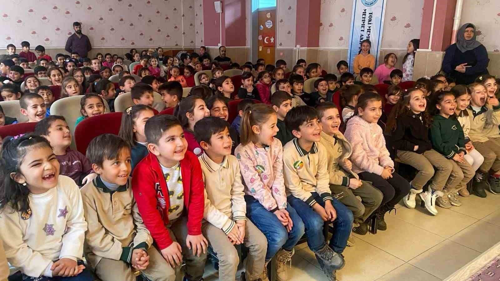 Van'da Çocuklara Özel Hacivat-Karagöz Etkinliği
