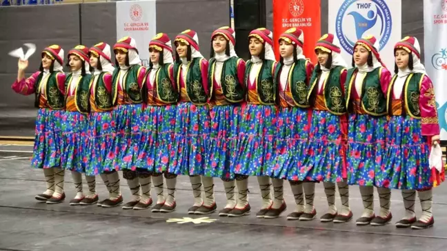Van’da Halk Oyunları İl Birinciliği Yarışmaları Başladı!