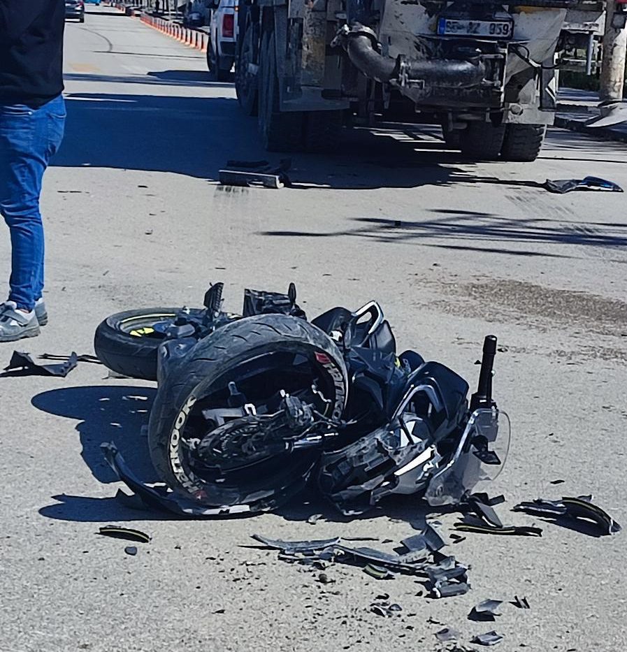 Van'da Beton Pompası ile Motosiklet Çarpıştı: 2 Yaralı