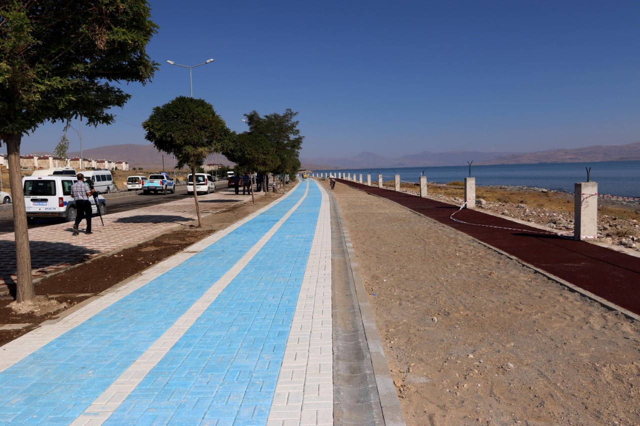 Van’da Sahil Yolu Çalışmaları Nedeniyle  O Yollar 5 Ay Trafiğe Kapatılıyor