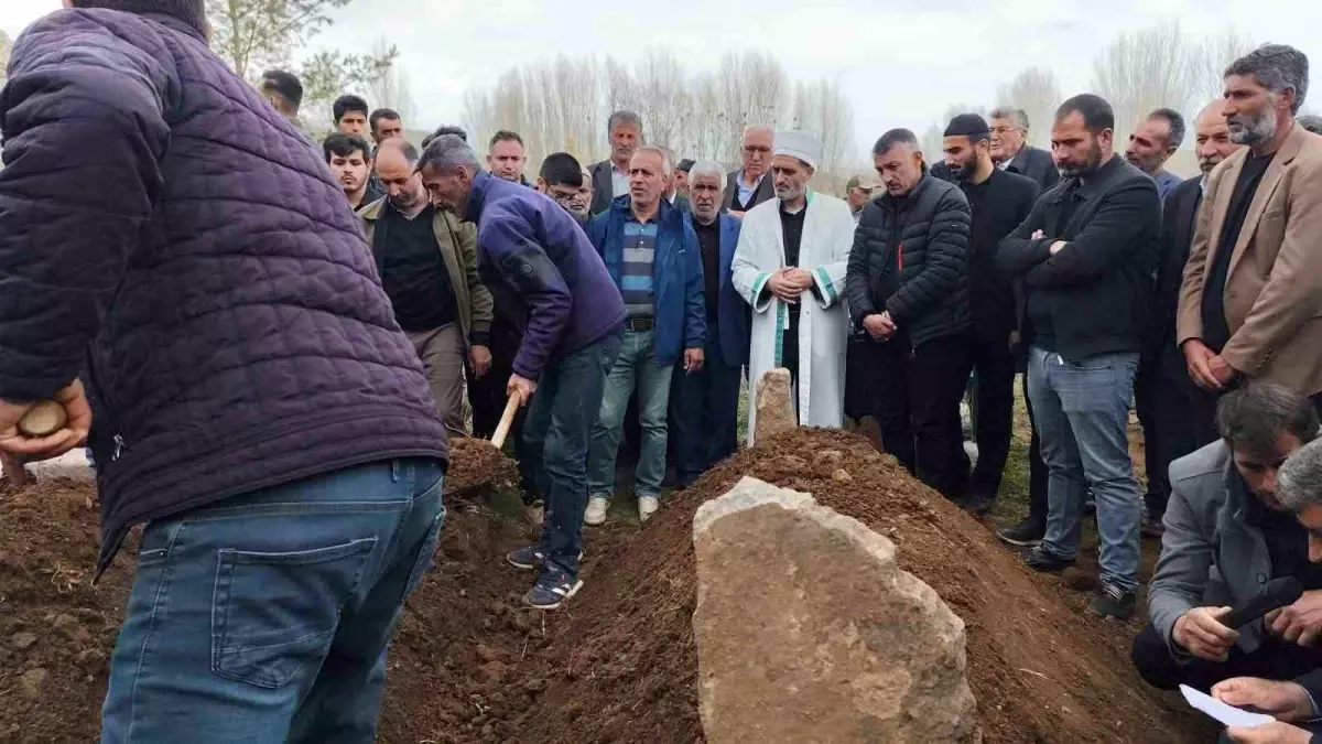 Yürek Yakan Veda: Baba ve Kızları Yan Yana Uğurlandı