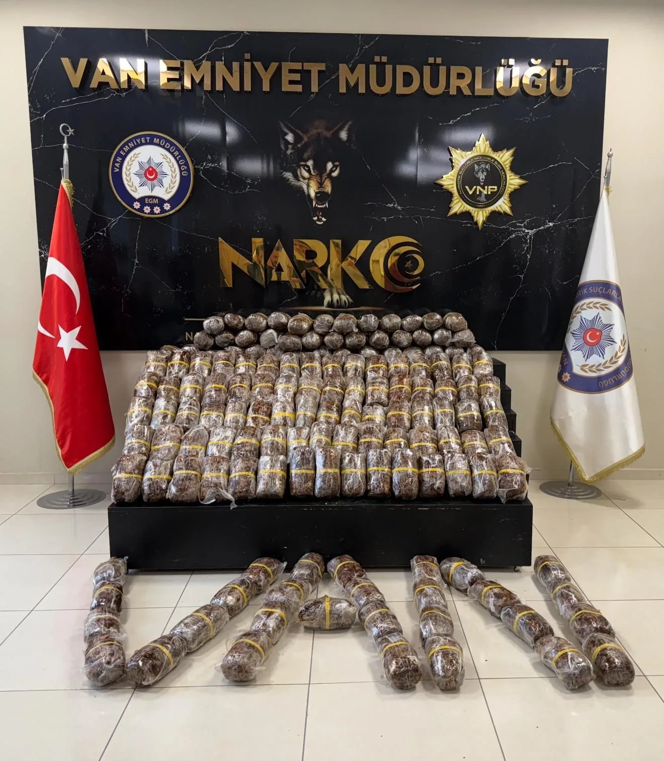 Van’da Nakliye Aracında Şok Operasyon: 84 Kilo Esrar Ele Geçirildi