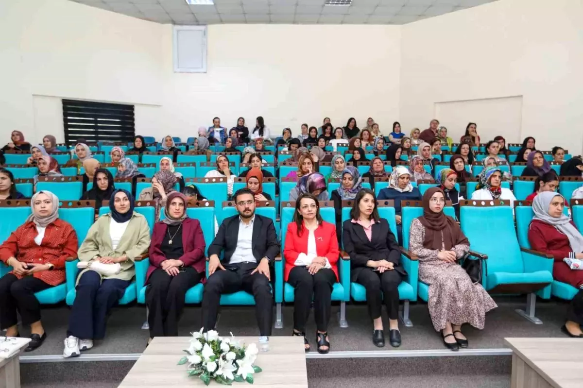 Van’da “Sağlıklı Kadınlar, Sağlıklı Nesiller” Semineri Düzenlendi