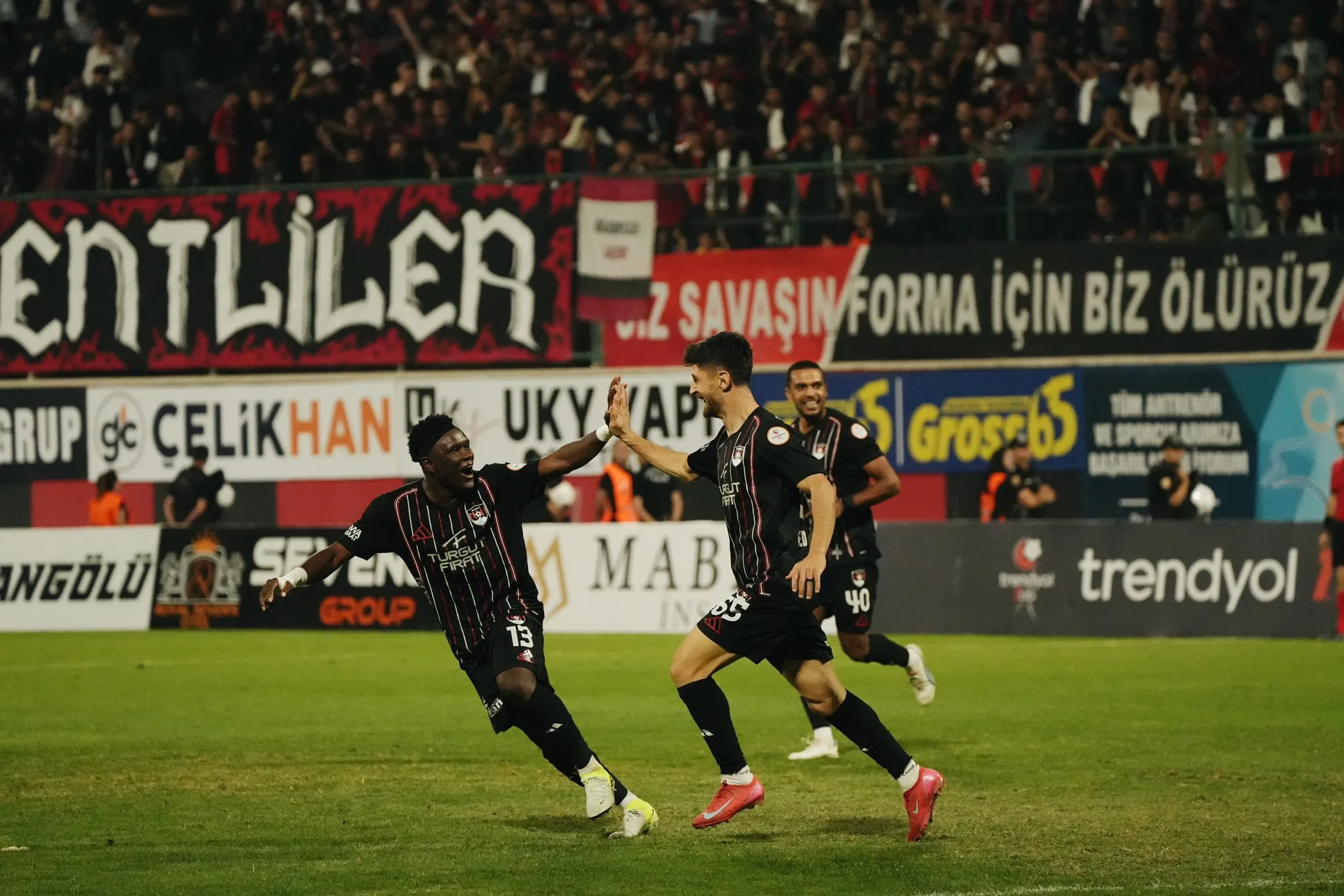 Vanspor, Doğu Derbisinde Amedspor’u 3-0 Mağlup Etti (Özet)